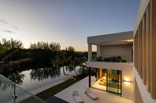 Exterior, Facade, Modern
