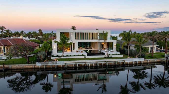 Exterior, Lake