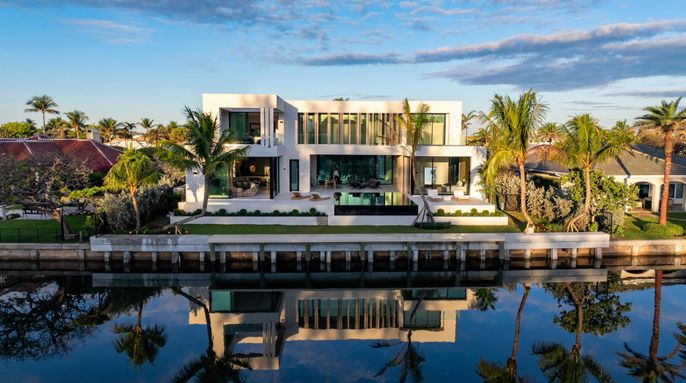 Exterior, Lake