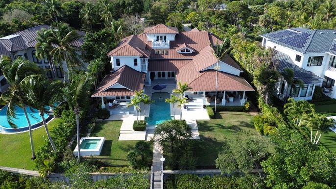 Exterior, Drone