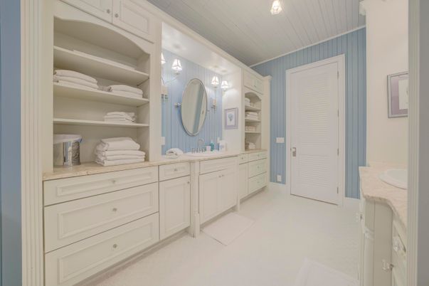Bathroom, Dual Sink Vanities, Interior