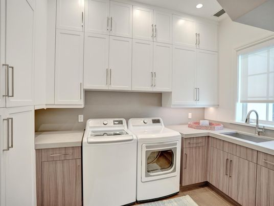 Interior, Recessed Lighting, Washer, Wood Texture Flooring
