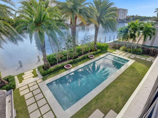 Exterior, Pool, Water