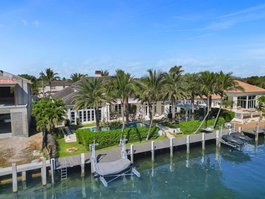 Exterior, Lake