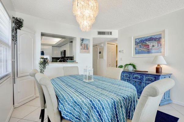Chandelier, Dining room, Interior, Kitchen