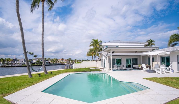 Exterior, Pool, Water