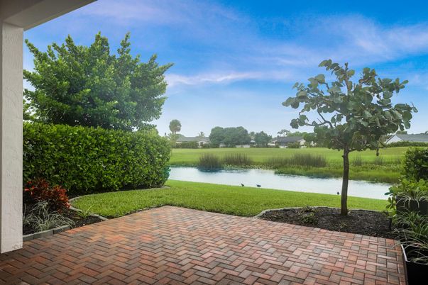 Exterior, Lake