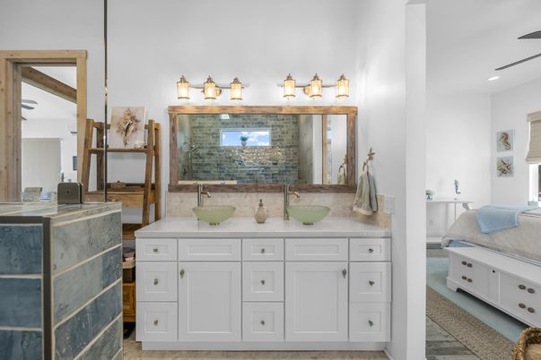 Bathroom, Dual Sink Vanities, Interior, Recessed Lighting