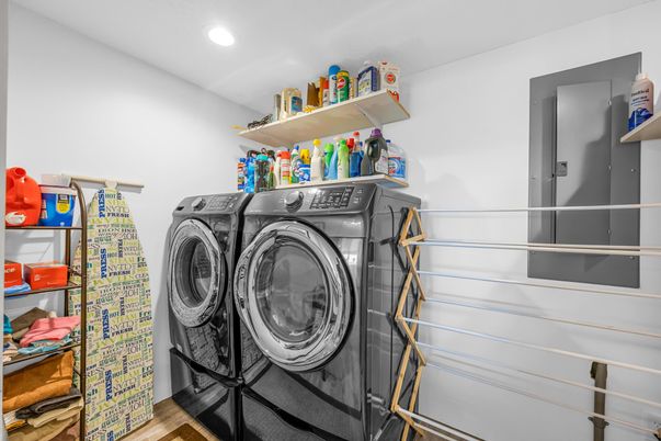 Interior, Recessed Lighting, Washer, Wood Texture Flooring