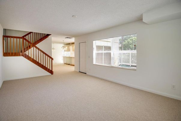 Empty room, Interior, Pendant Lights