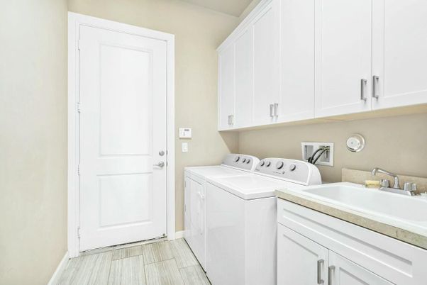 Interior, Washer, Wood Texture Flooring