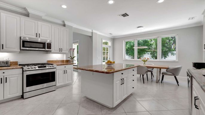 Dining room, Interior, Kitchen, Pendant Lights, Recessed Lighting, Stainless Steel Appliances