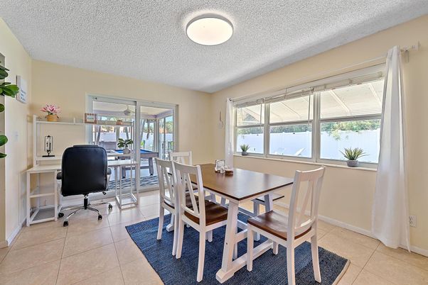 Home Office, Interior