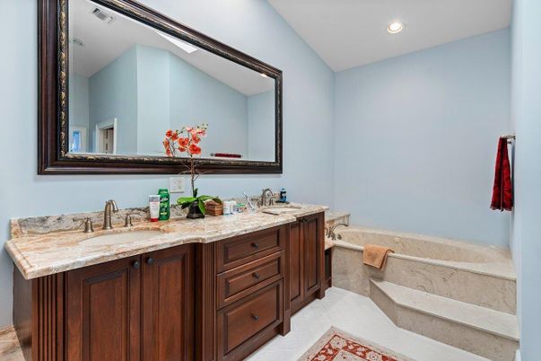 Bathroom, Dual Sink Vanities, Interior, Recessed Lighting