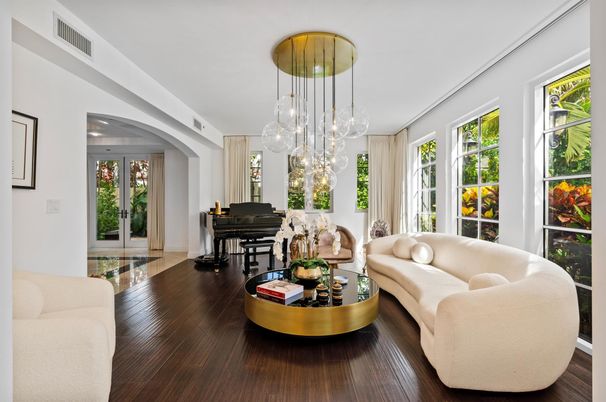 Interior, Living room, Pendant Lights, Piano, Wood Texture Flooring