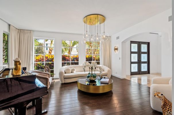 Interior, Living room, Pendant Lights, Wood Texture Flooring
