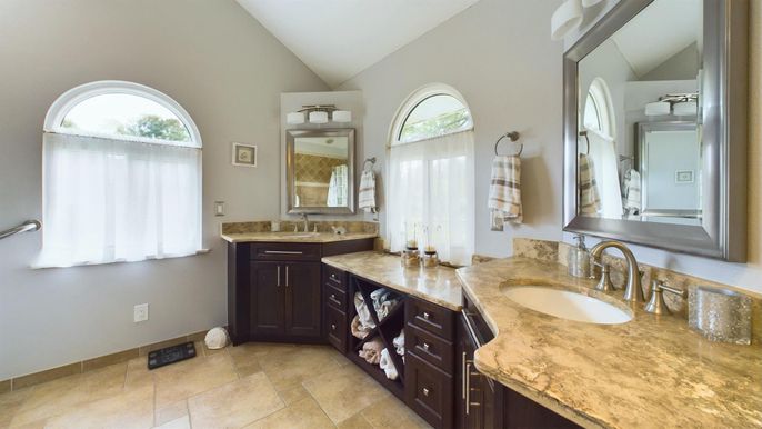 Bathroom, Dual Sink Vanities, Interior