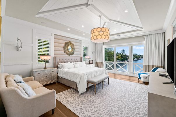 Bedroom, Interior, Pendant Lights, Recessed Lighting, Water, Wood Texture Flooring