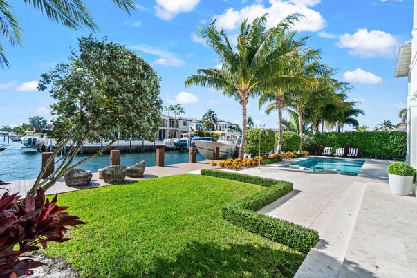 Exterior, Lake, Pool