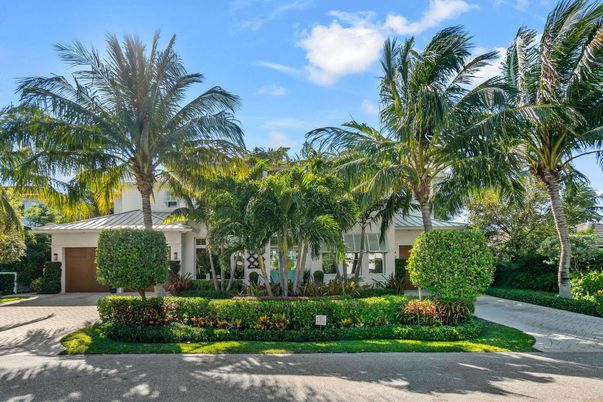 Attached, Exterior, Facade, Ranch