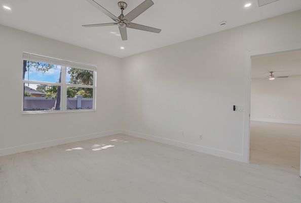 Empty room, Interior, Recessed Lighting
