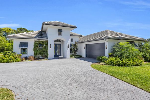 Attached, Exterior, Facade, Mediterranean
