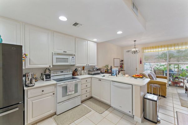 Chandelier, Dining room, Interior, Kitchen, Recessed Lighting, Stainless Steel Appliances