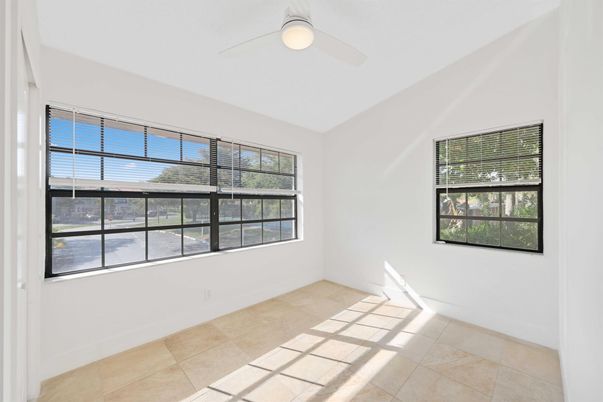 Empty room, Interior