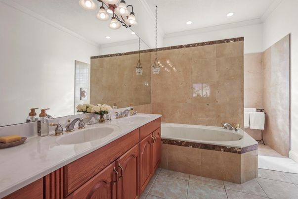 Bathroom, Interior, Recessed Lighting