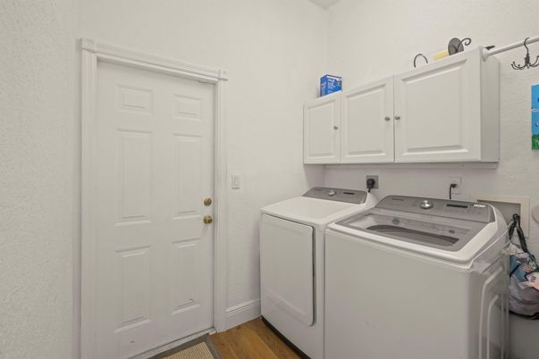 Interior, Washer, Wood Texture Flooring