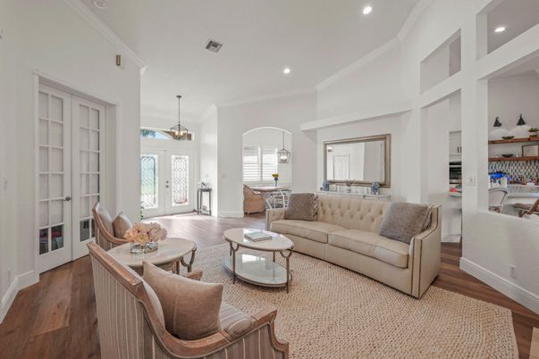 Dining room, Interior, Living room, Pendant Lights, Recessed Lighting, Wood Texture Flooring
