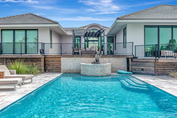 Exterior, Pool
