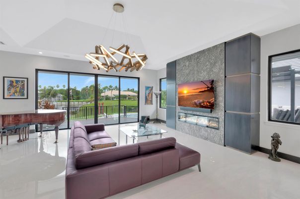 Interior, Living room, Pendant Lights, Piano, Recessed Lighting