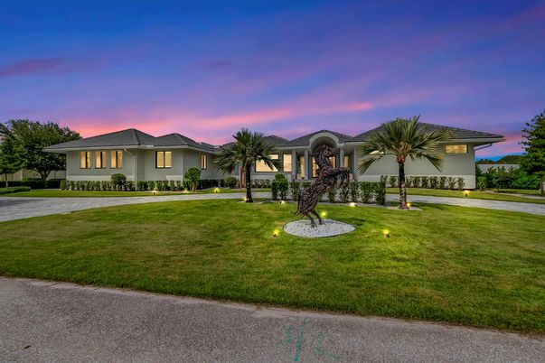 Backyard, Exterior, Facade, Ranch