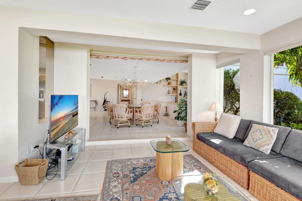 Chandelier, Dining room, Interior, Living room, Recessed Lighting