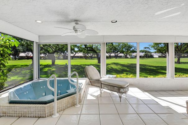 Interior, Pool, Recessed Lighting, Sun Room