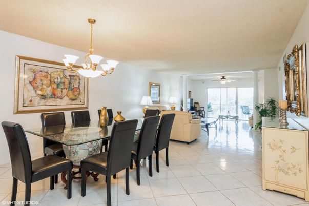 Chandelier, Dining room, Interior, Living room