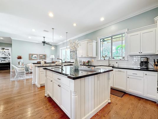 Dining room, Interior, Kitchen, Pendant Lights, Recessed Lighting, Wood Texture Flooring