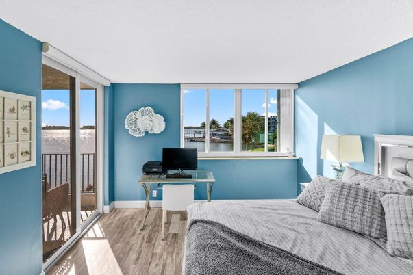 Bedroom, Interior, Water, Wood Texture Flooring