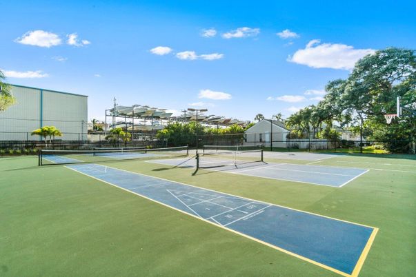 Exterior, Tennis Courts