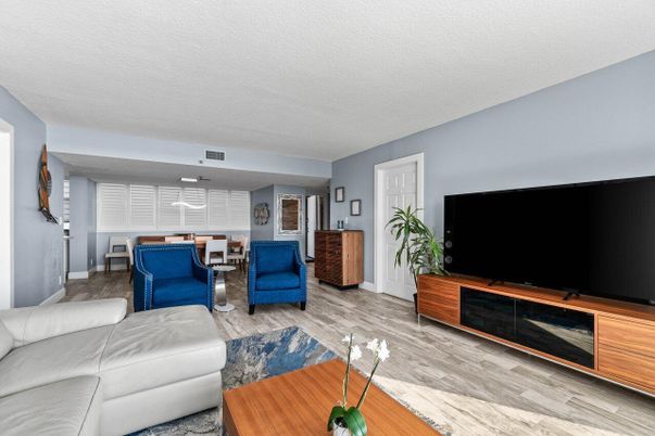 Interior, Living room, Pendant Lights, Wood Texture Flooring