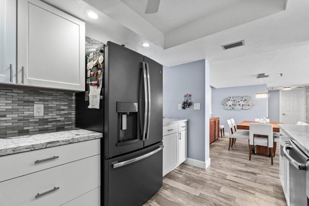 Dining room, Interior, Kitchen, Pendant Lights, Recessed Lighting, Wood Texture Flooring