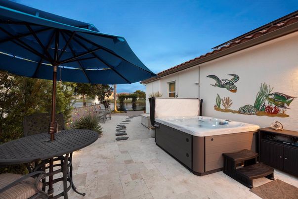 Exterior, Hot Tub