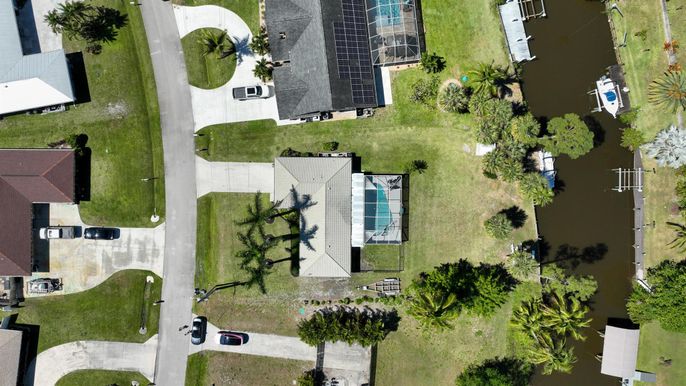 Exterior, Drone
