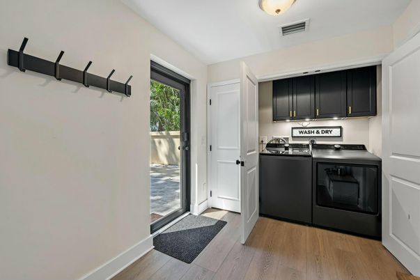 Interior, Washer, Wood Texture Flooring