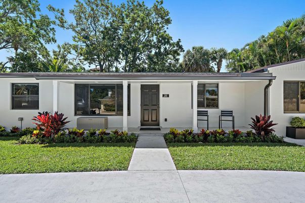 Exterior, Facade, Ranch