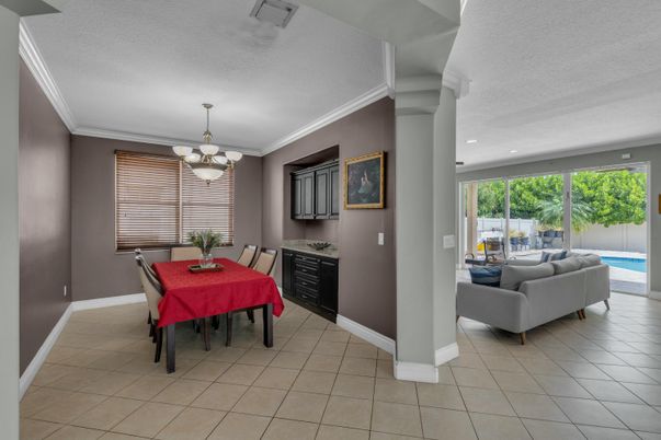 Chandelier, Dining room, Interior, Living room, Recessed Lighting