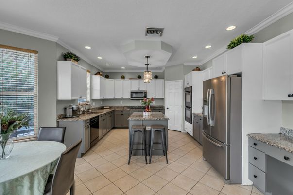 Dining room, Interior, Kitchen, Pendant Lights, Recessed Lighting, Stainless Steel Appliances