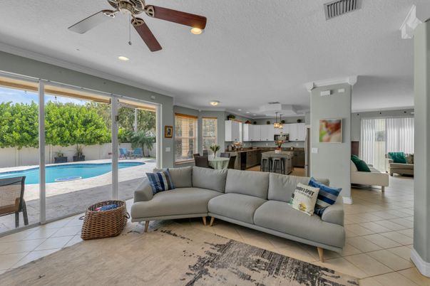 Dining room, Interior, Kitchen, Living room, Pendant Lights, Recessed Lighting, Stainless Steel Appliances