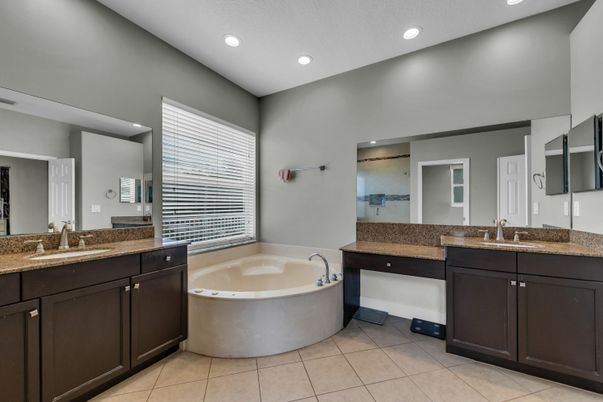Bathroom, Dual Sink Vanities, Interior, Recessed Lighting